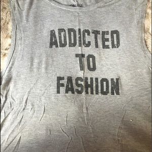 Grey muscle tee “Addicted to Fashion”